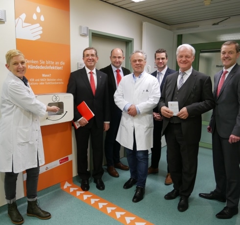 Christophorus-Kliniken schaffen Hygienspender an mit Spende der Sparkasse Westmuensterland