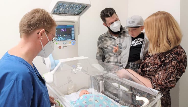 Fruehgeborenentag 2022_Eltern eines Fruehgeborenen erinnern sich Christophorus Kliniken Coesfeld Kinderklinik