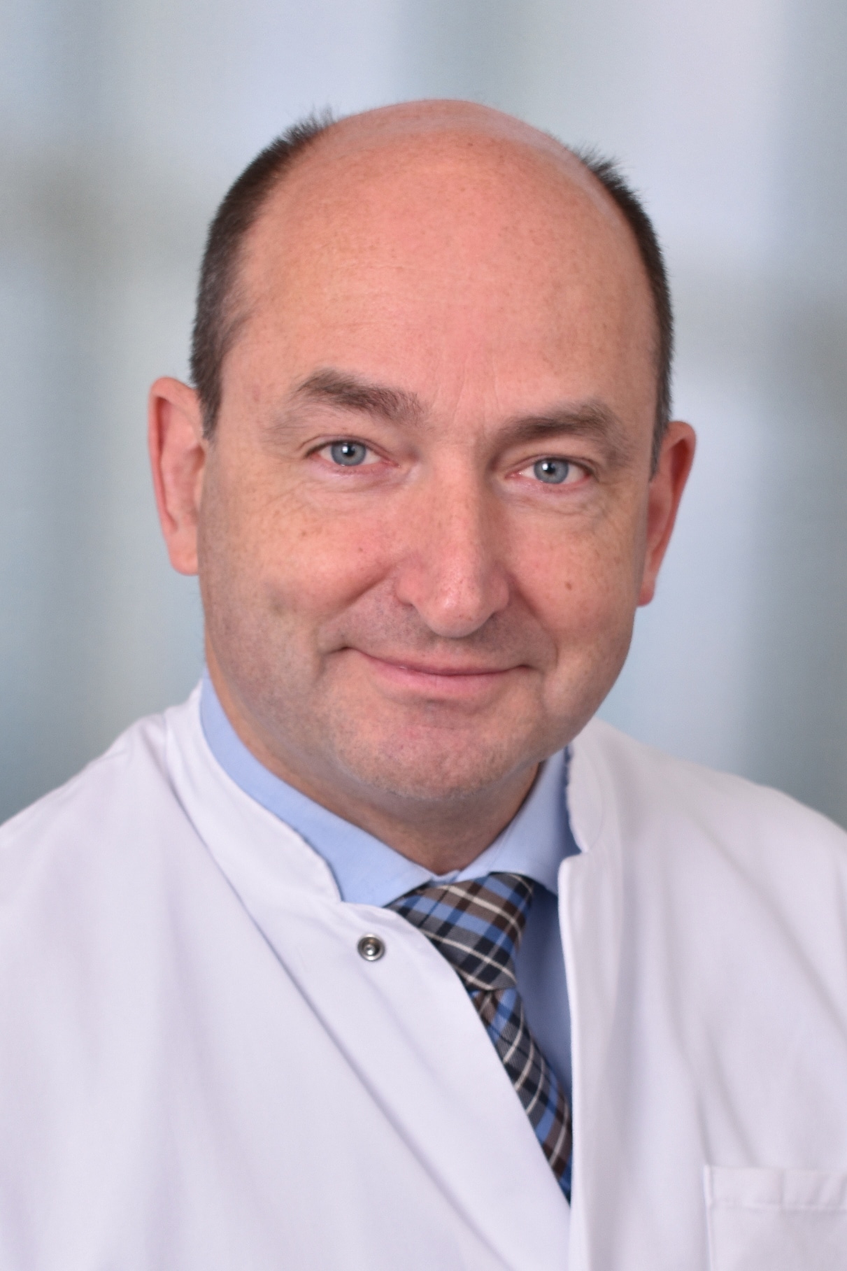 Dr. Friedrich Krings Leiter des Christophorus Darmzentrums Chefarzt Interview zum Damrkrebsmonat