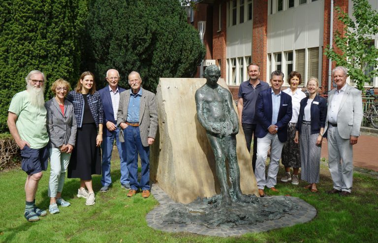 Christophorus Kliniken Skulptur Der Patient Prof. Jörg Heydemann Standort Coesfeld