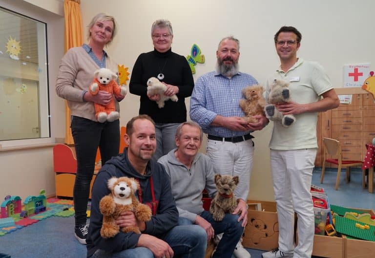 Christophorus Kliniken Klinik fuer Kinder- und Jugendmedizin Coesfeld Spende der Kinderkrebshilfe Weseke Teddys