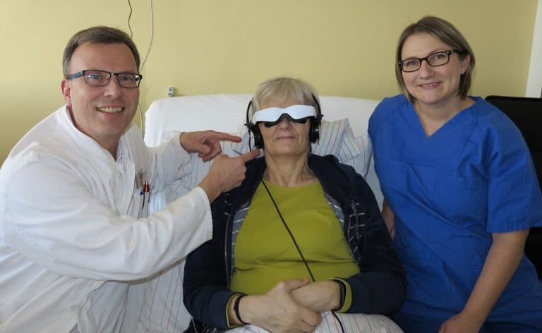Christophorus-Kliniken Anaesthesie Videobrille hilft gegen Angst im Operationssaal