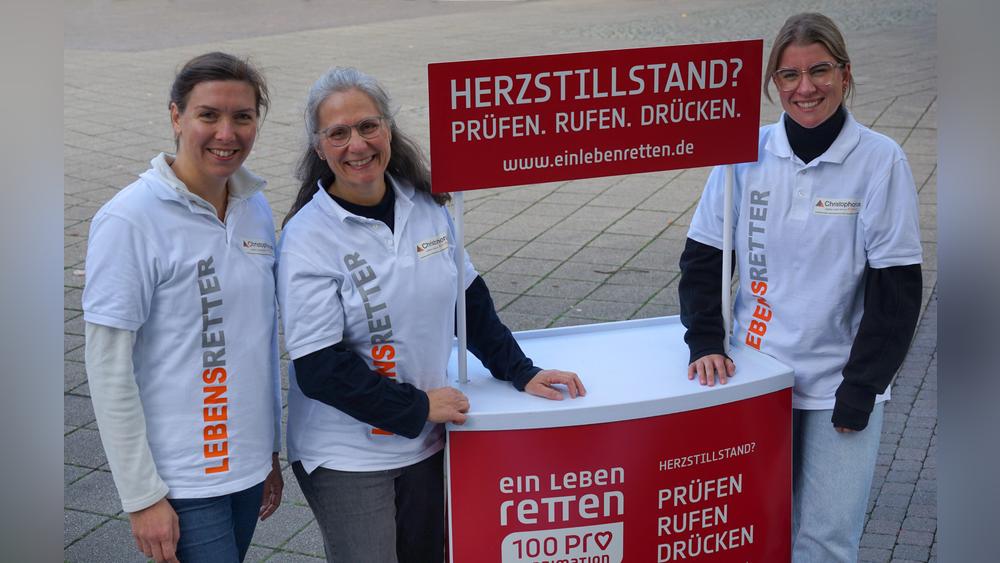 Woche der Wiederbelebung: Infostand mit praktischen Übungen