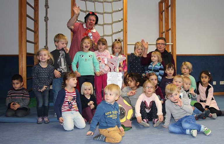 DRK-Kindergarten "Kleine bunte Welt" spendet für Clown Max