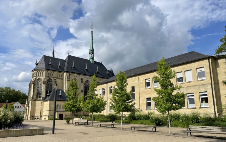 Christophorus Kliniken bedanken sich mit Ausflug zu Stift Tilbeck bei Ehrenamtler_innen